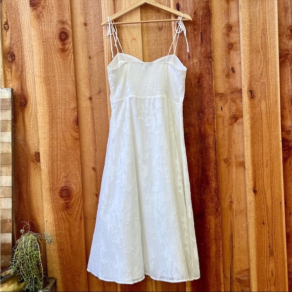 🌿 White and Silver Floral Jacquard Bustier Tie-Strap Midi Dress 🌿 - Picture 8 of 10